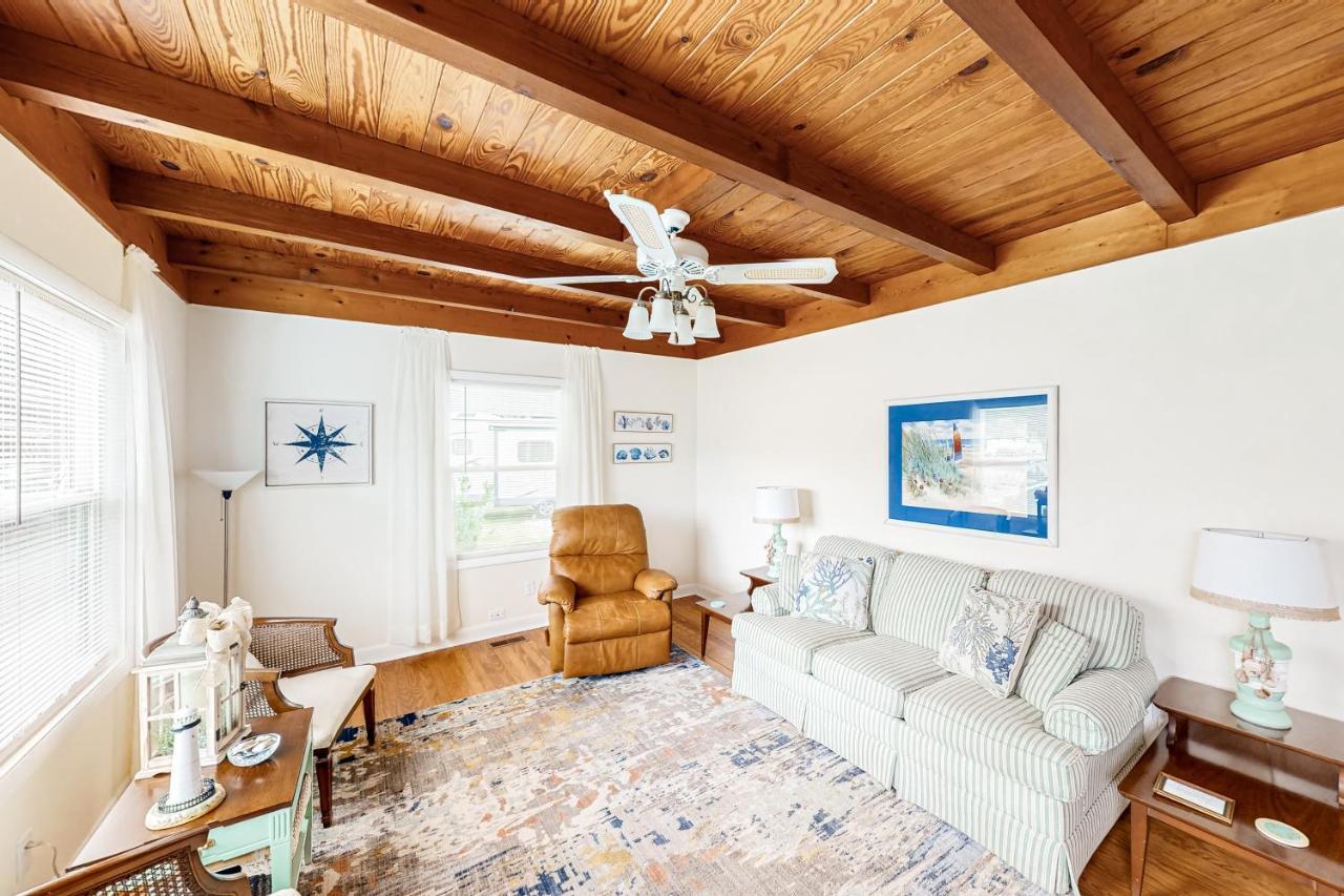 Ginny'S Coastal Cottage Oak Island Eksteriør billede