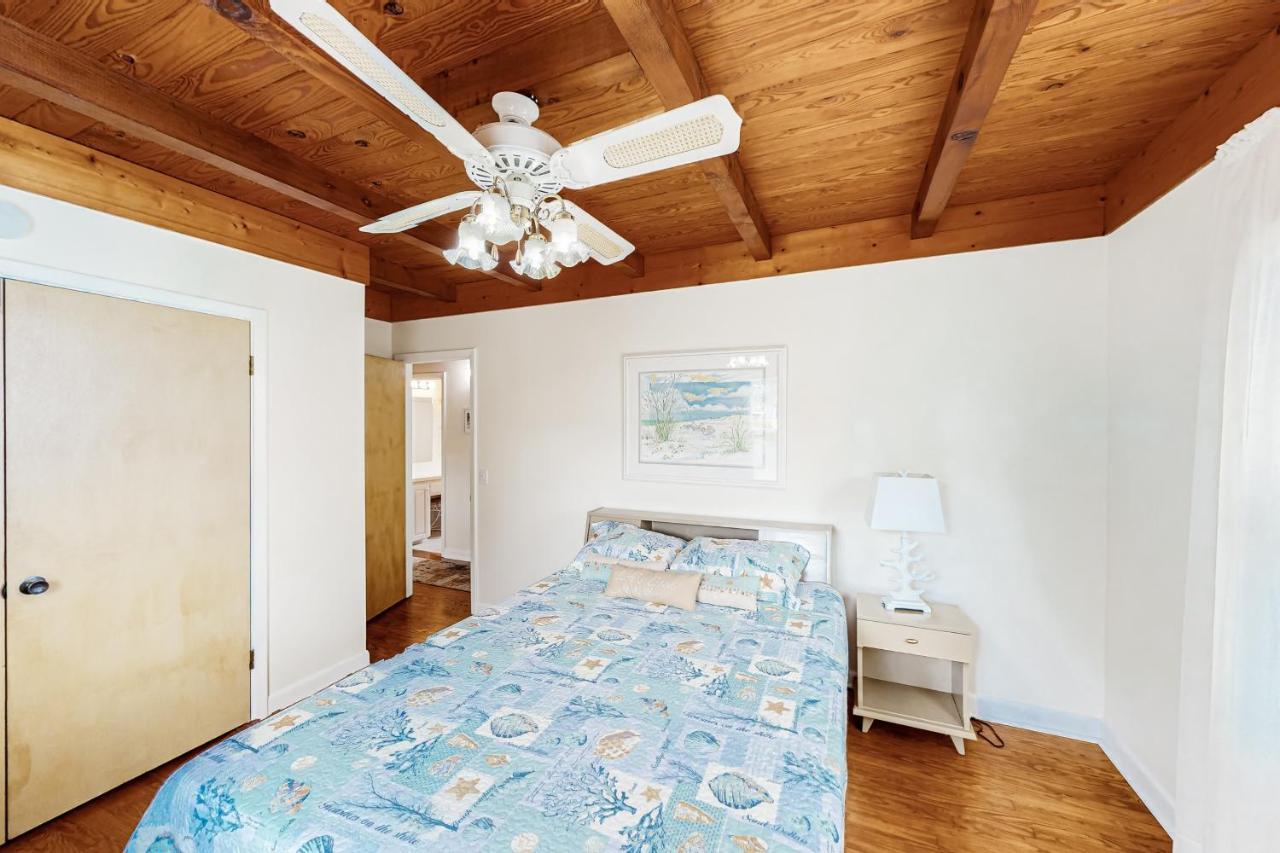 Ginny'S Coastal Cottage Oak Island Eksteriør billede