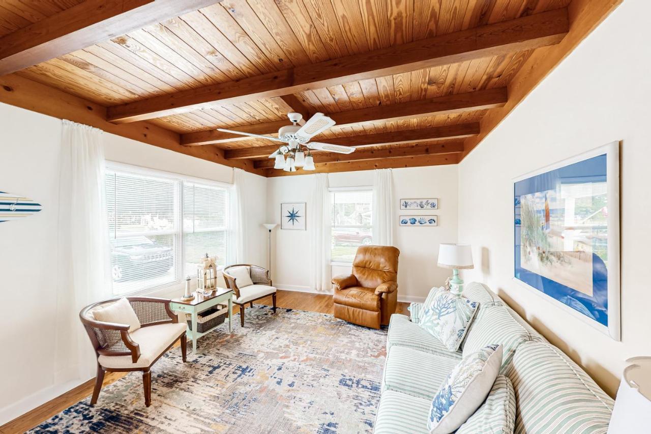 Ginny'S Coastal Cottage Oak Island Eksteriør billede