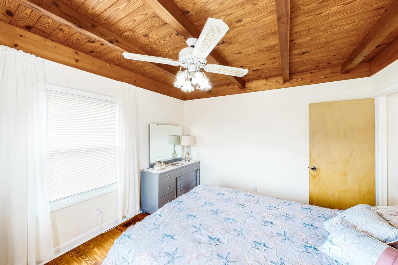 Ginny'S Coastal Cottage Oak Island Eksteriør billede