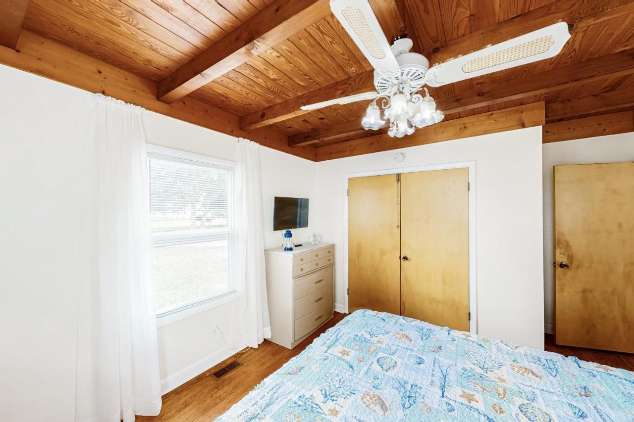 Ginny'S Coastal Cottage Oak Island Eksteriør billede